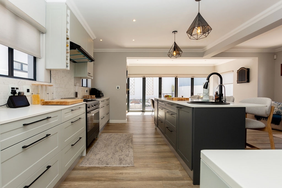 4 Bedroom Property for Sale in Calypso Beach Western Cape